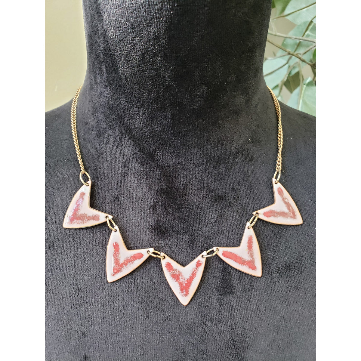 Womens Gold Tone White Red Enameled Arrow Tips Link Station Necklace /Hook & Eye