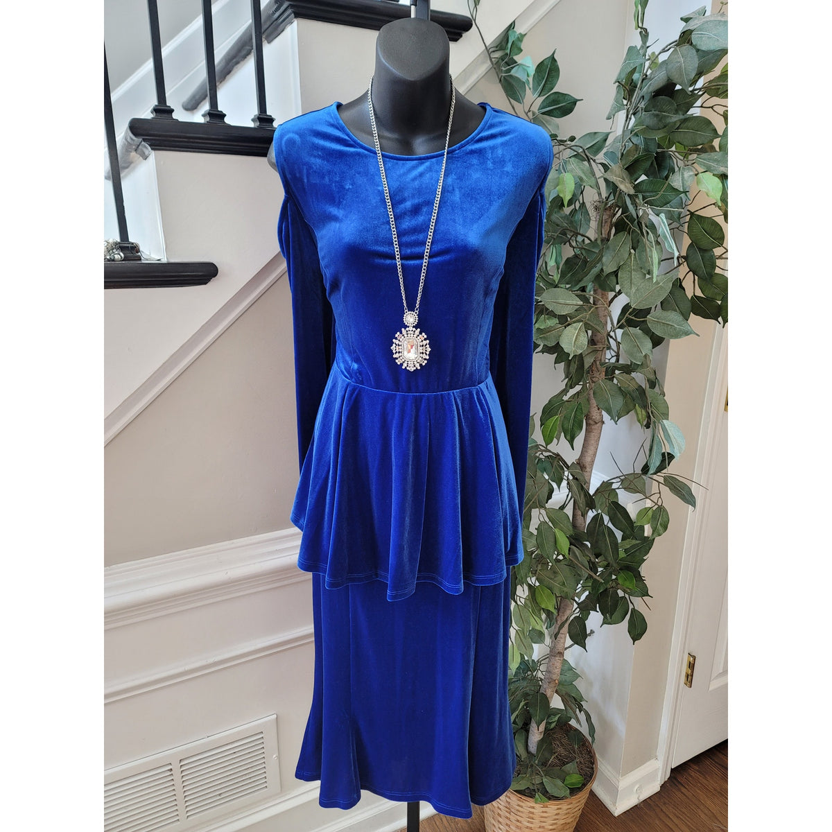 Esy Studio EY Skirt Suit Womens Large Royal Blue Cold Shoulder Flattering Peplum