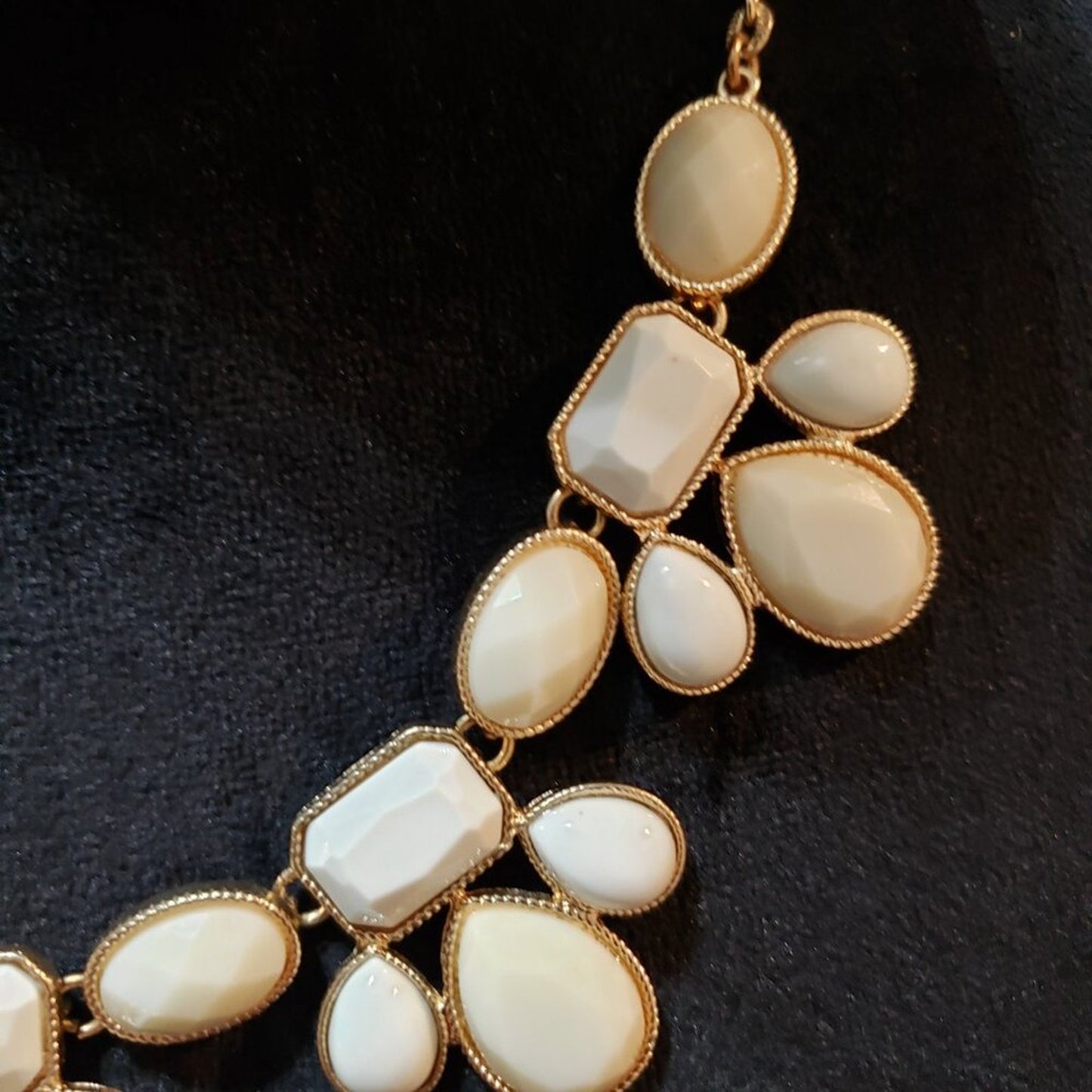 Womesn White & Beige Acrylic Beaded Curb Chain Necklace Jewelry w/ Lobster Clasp