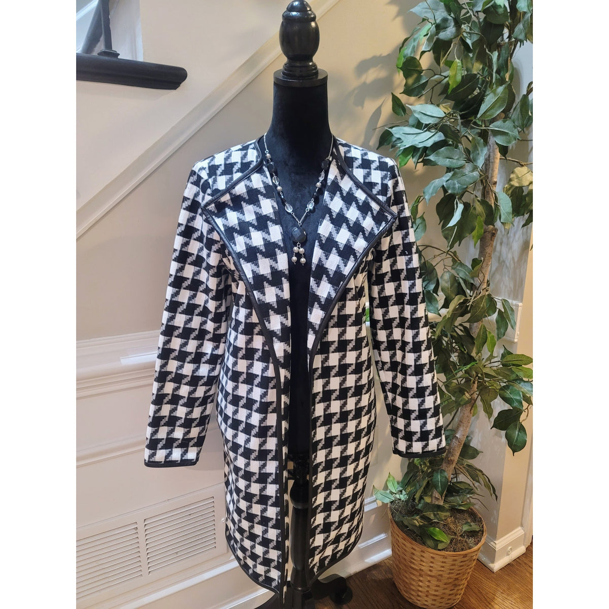 The Limited Duster Jacket Women's Size 6 White/Black Houndstooth Open Front Long Sleeve