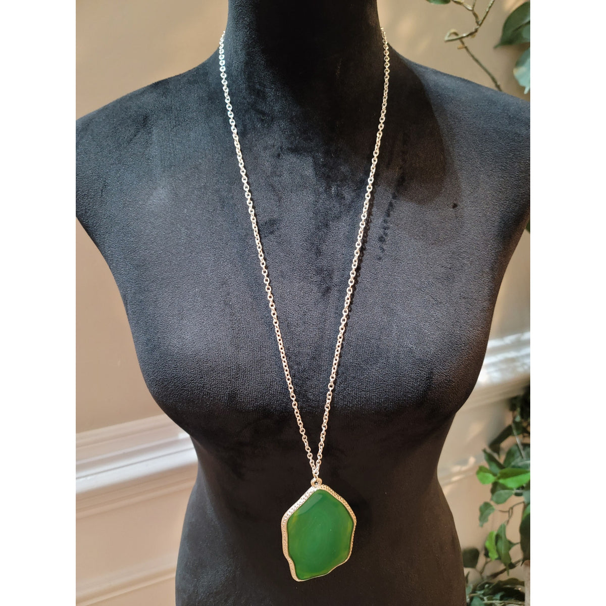 Women's Elegant Green Agate Fashion Pendant Necklace With Silver Chain