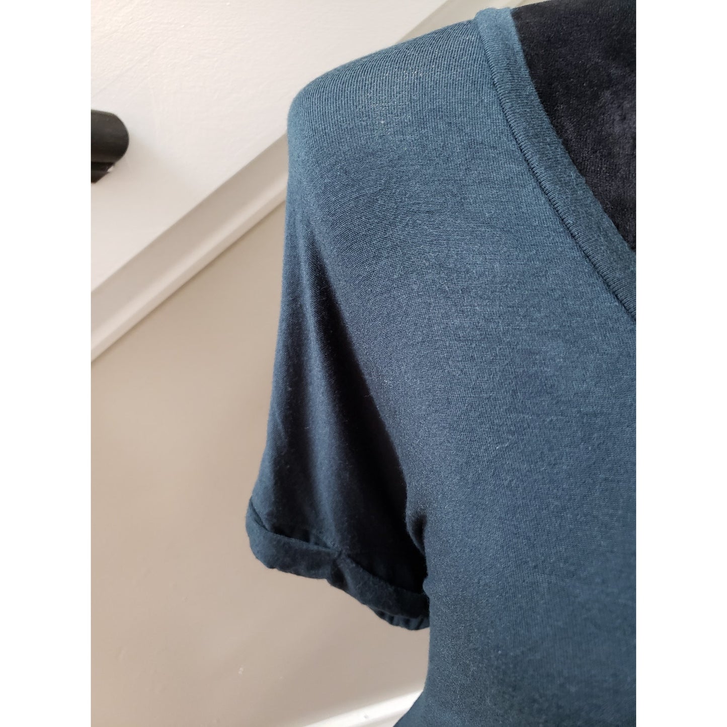 Black Tap Top Blouse Women's Size Medium Black Solid Casual Short Sleeve V-Neck