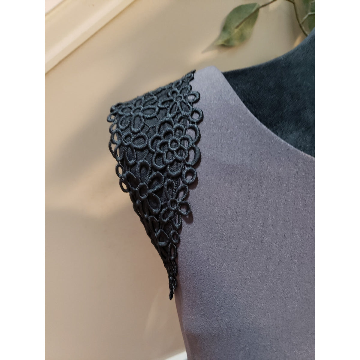 Calvin Klein Bodycon Dress Women 12 Gray Lace Trim Sleeveless Stretch Back Zip