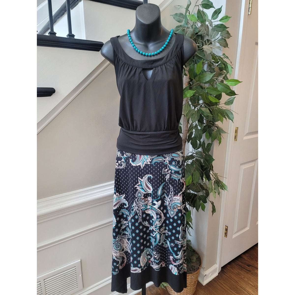 Midi Dress Women's 3X Black Paisley Pleated Scoop Neck Shark Bite Hem Back Zip