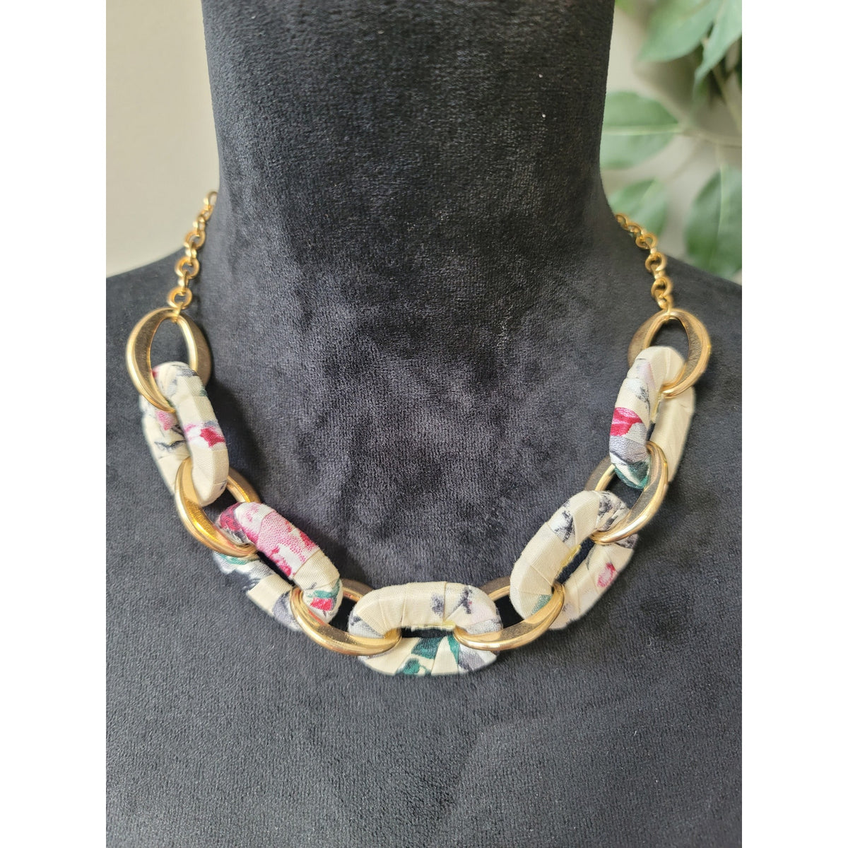 Women's Fabric Covered Necklace & Stud Earrings Soft Pastel Button Style Jewelry
