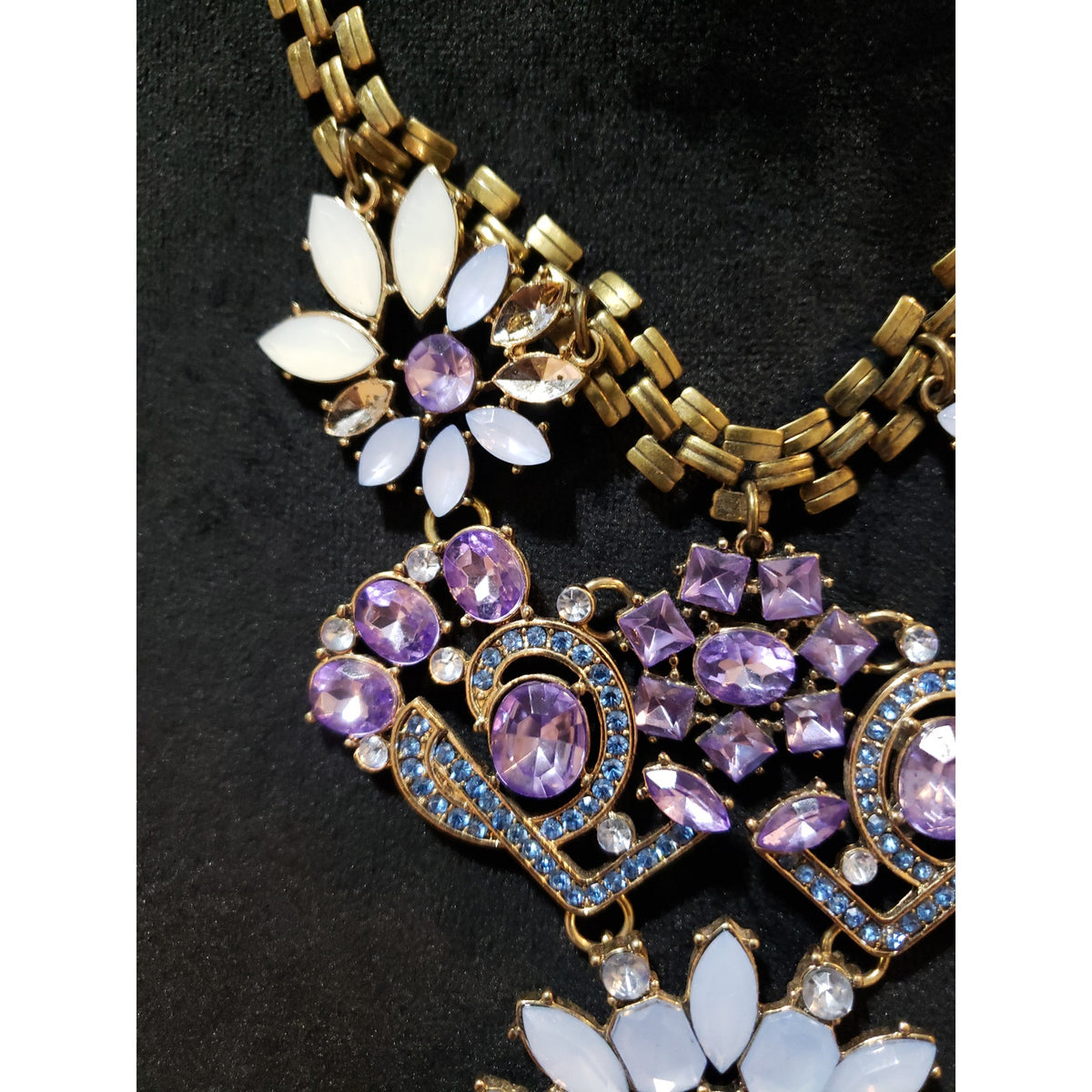 Women Multi Rhinestone Resin Carving Prong Set Flower Statement Necklace Jewelry