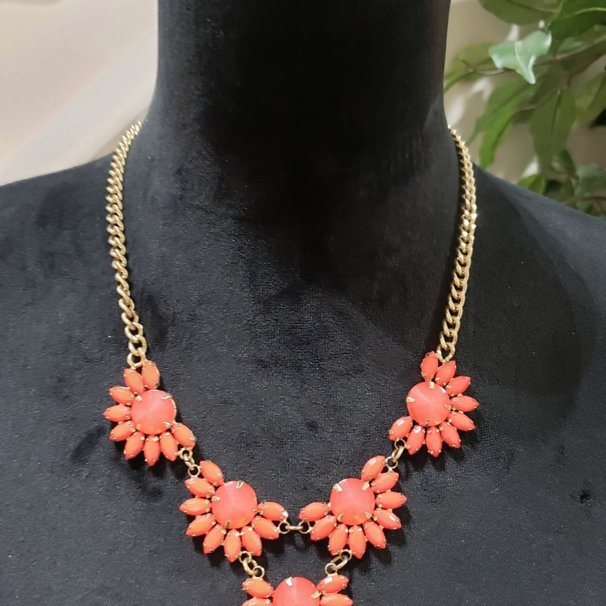 Womens Fashion Gold Tone Rhinestone Neon Pink Wide Chain Statement Necklace