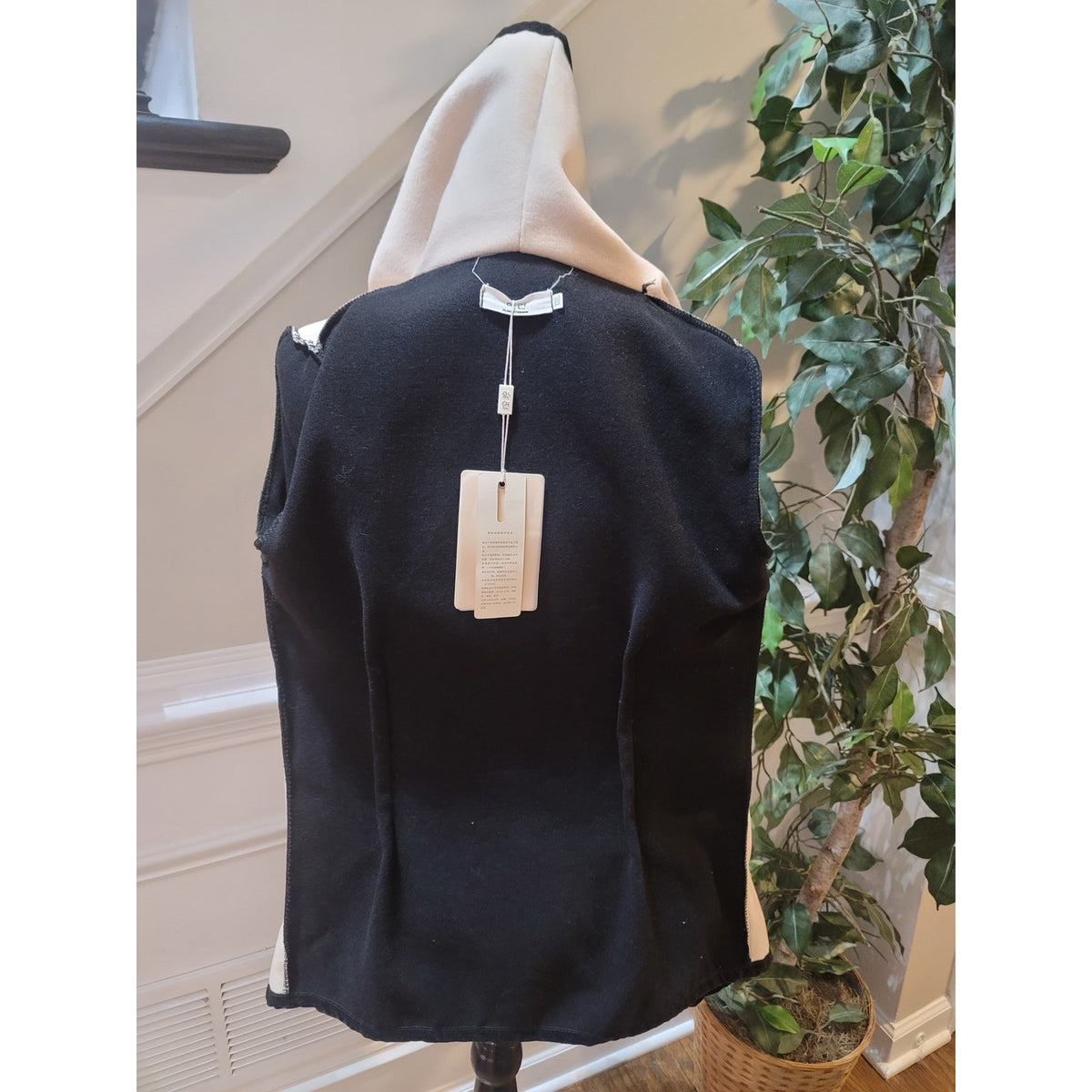 Leran Shawl Jacket Womens Small Cream/Black Colorblock Pointed Hem Long Sleeve