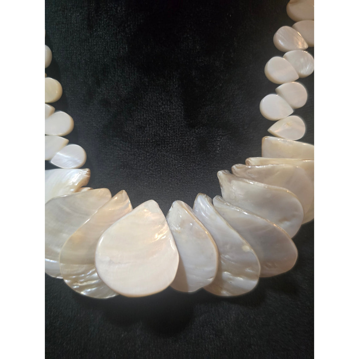 Women's Mother Of Pearl Teardrop Statement Necklace Elegant White Shell Jewelry