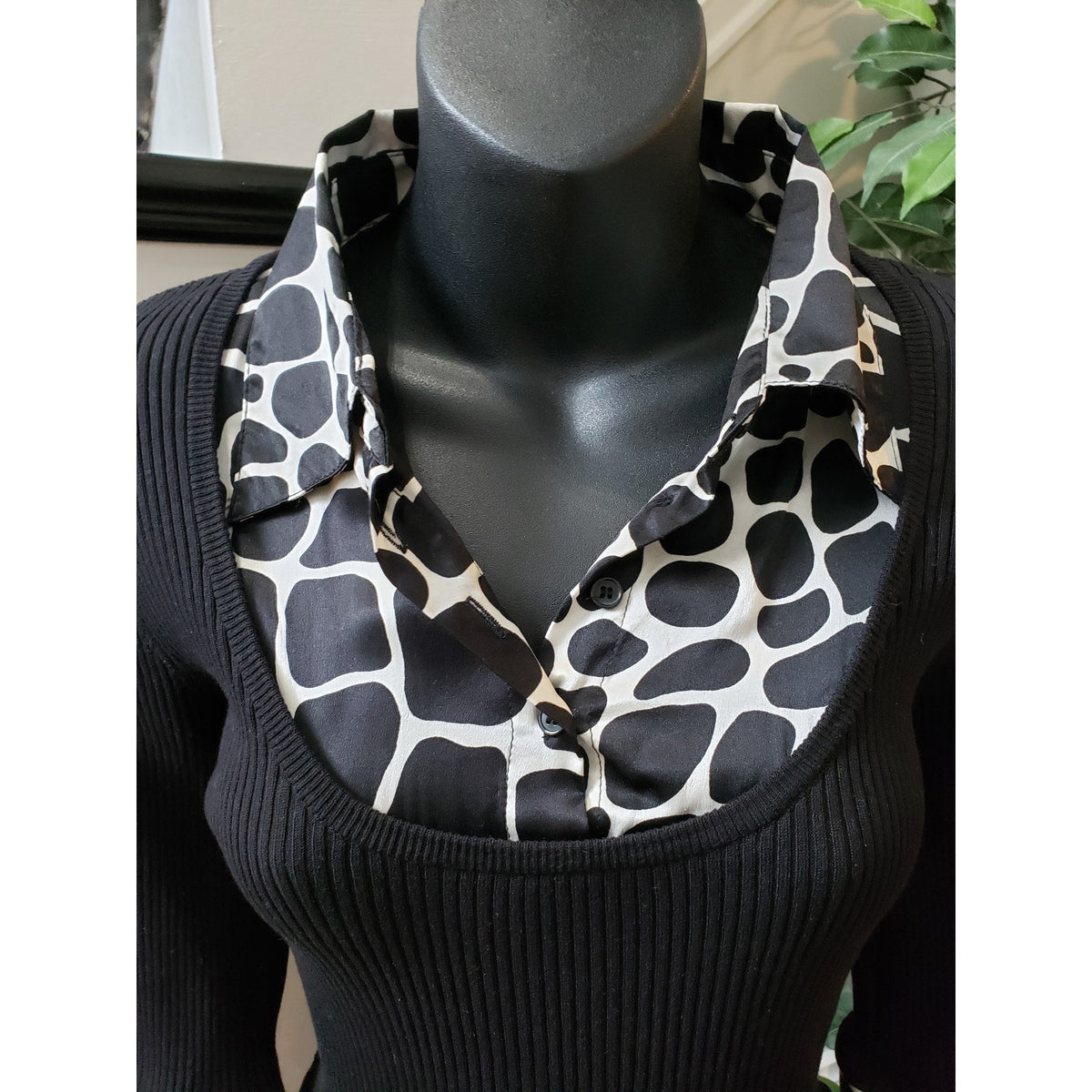 INC Women's Dress Size M Black Knit Contrast Collar Cuff Giraffe Print