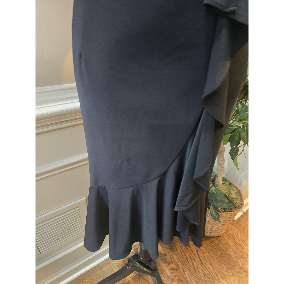 R&M Richards Midi Dress Women's SZ 8 Black Ruffle Flute Hem Asymmetric Cascade