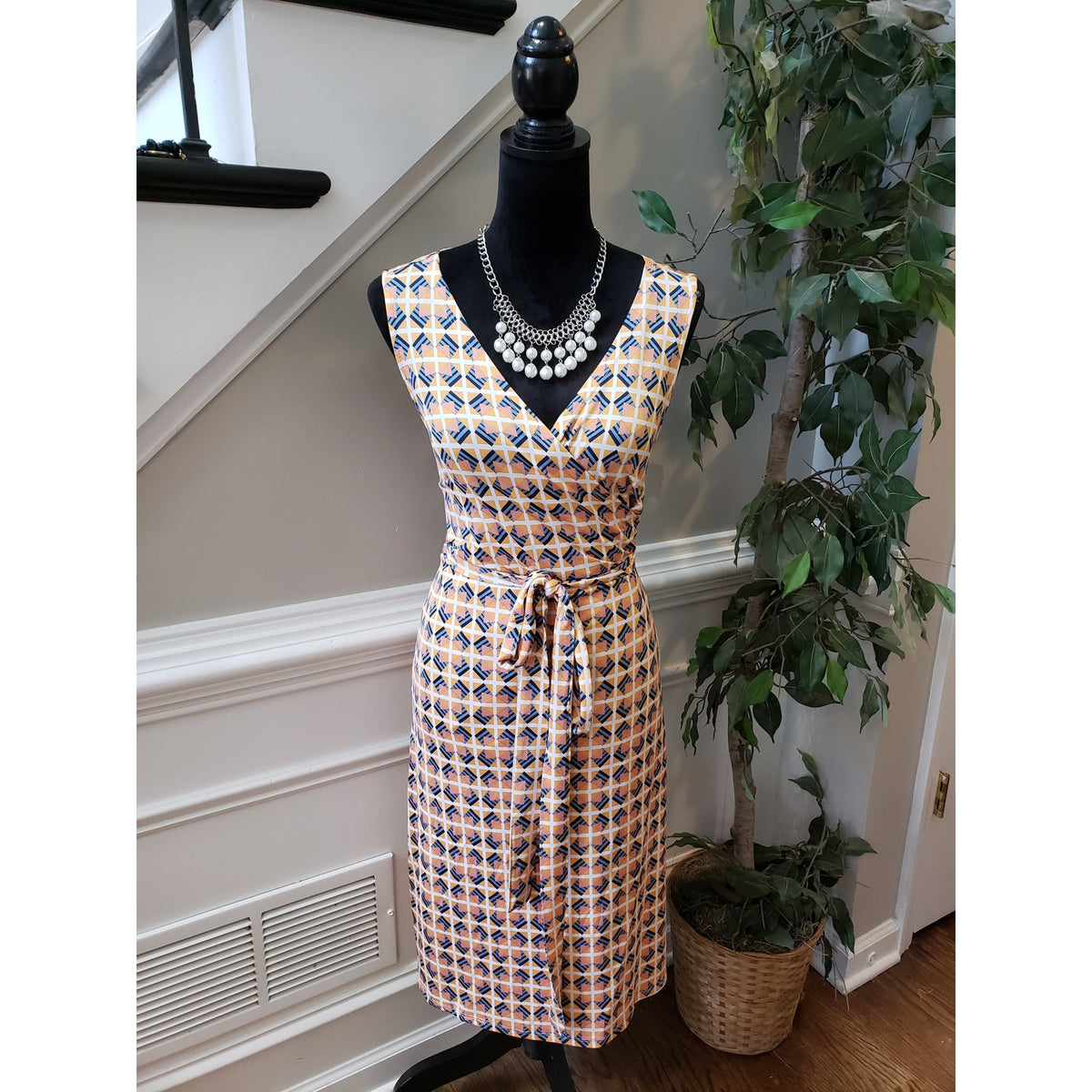 JustFab Dress Womens 1X Multicolor Sleeveless V-Neck Belted Geometric Print