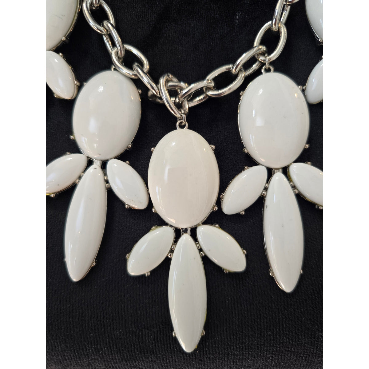 Heavy White Silver Tone Chunky Cabochon Floral Statement Necklace