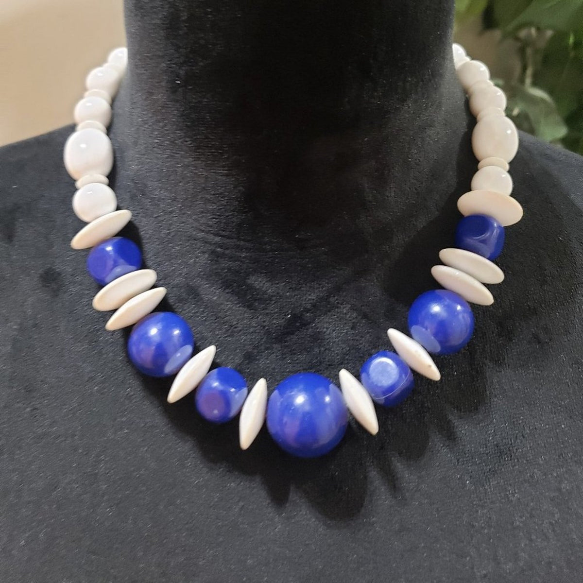 Women Fashion White Flat Disk Round Blue Stone Beaded Choker Necklace w/ Lobster