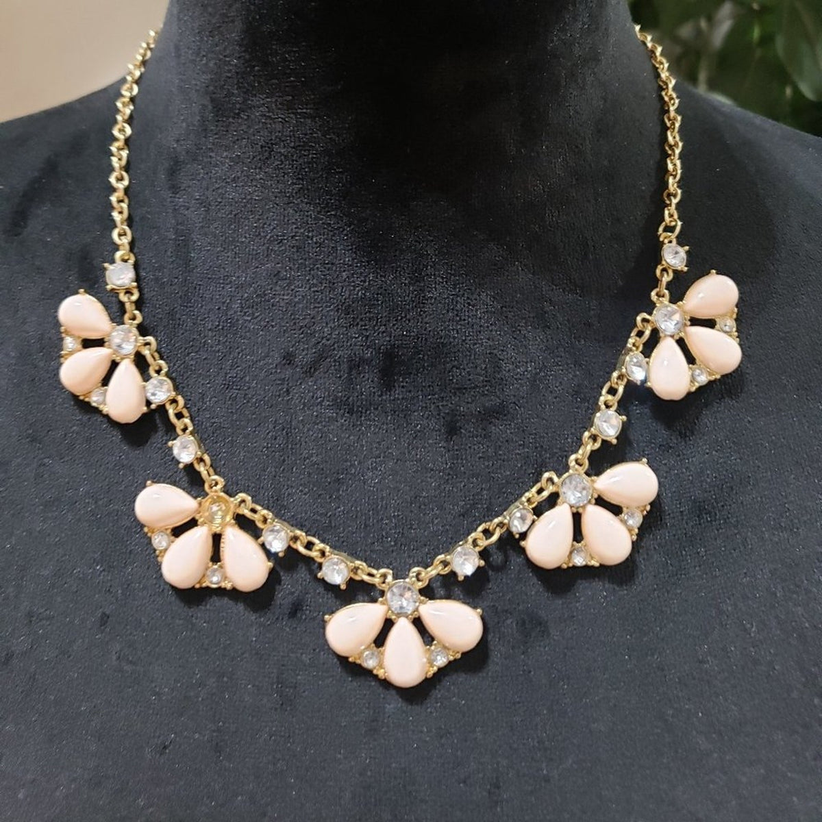 Women Fashion Pink Gemstone Floral Clear Crystal Rhinestone Statement Necklace
