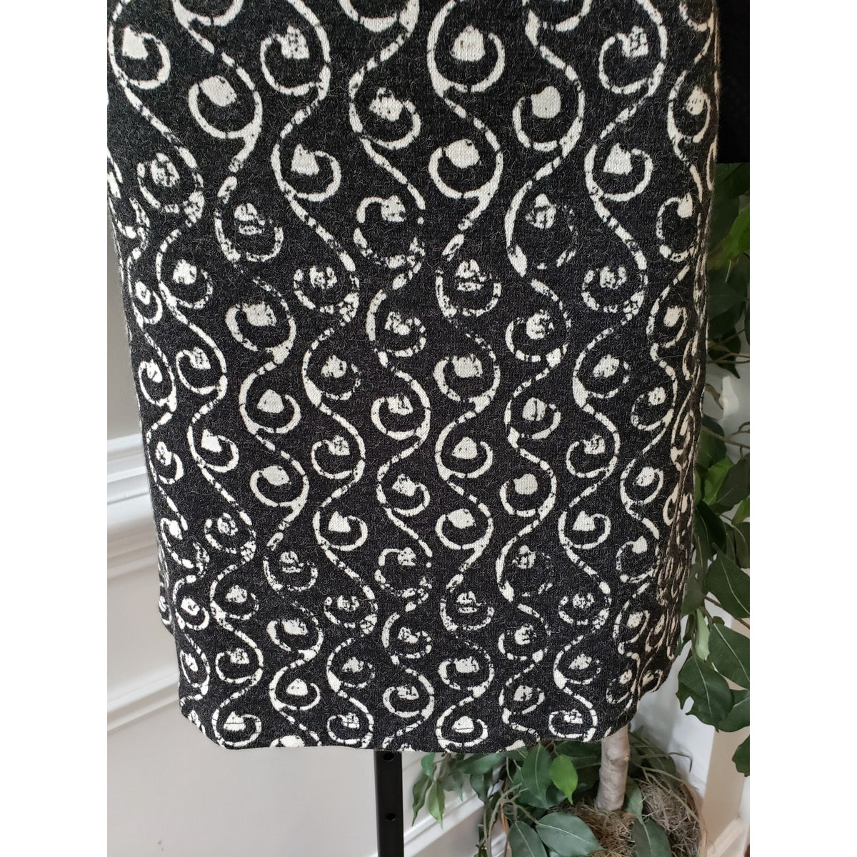 Aryeh Knee Length Dress Womens Small Black White Geometric Keyhole Round Neck