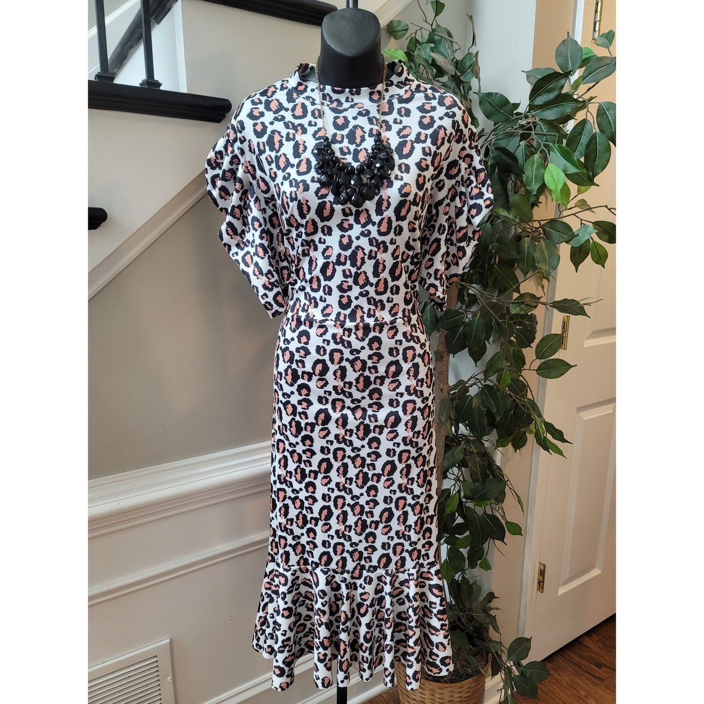 Leopard Print Midi Dress Women Size Medium White Black Pink Stretchy Ruffle