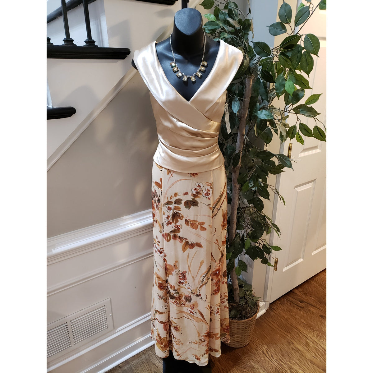 Adrianna Papell Evening Maxi Dress Women's 6 Beige Silk Beaded Floral Back Zip