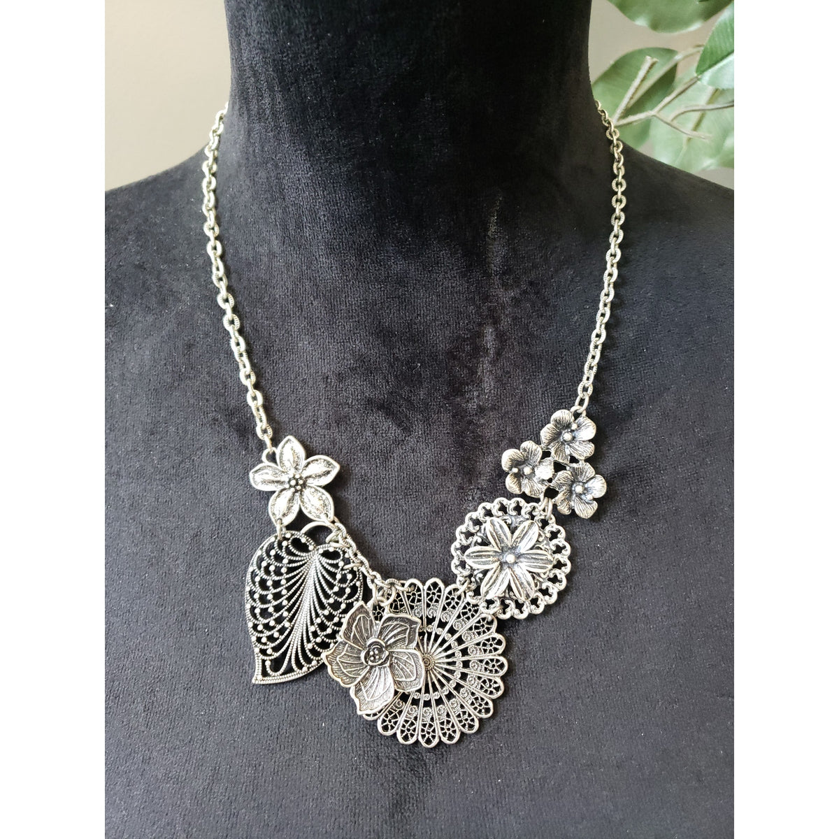 Vintage Silver Tone Floral Necklace Lace Design with Leaf & Flower Charms