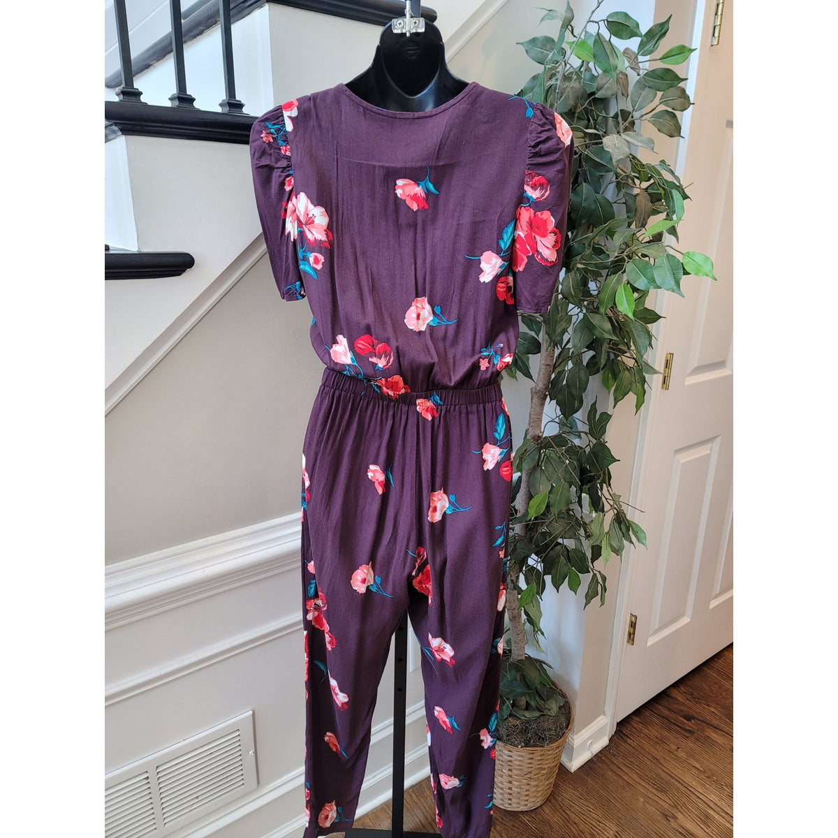 Old Navy Floral Wrap Jumpsuit Women's Size Small Burgundy Short Sleeves V Neck