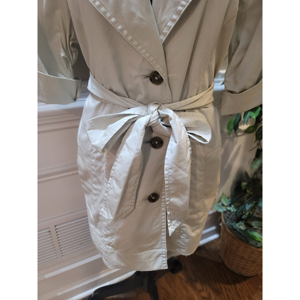 Cabi Safari Jacket Women's Size 12 Beige Notched Lapel Button Front Short Sleeve