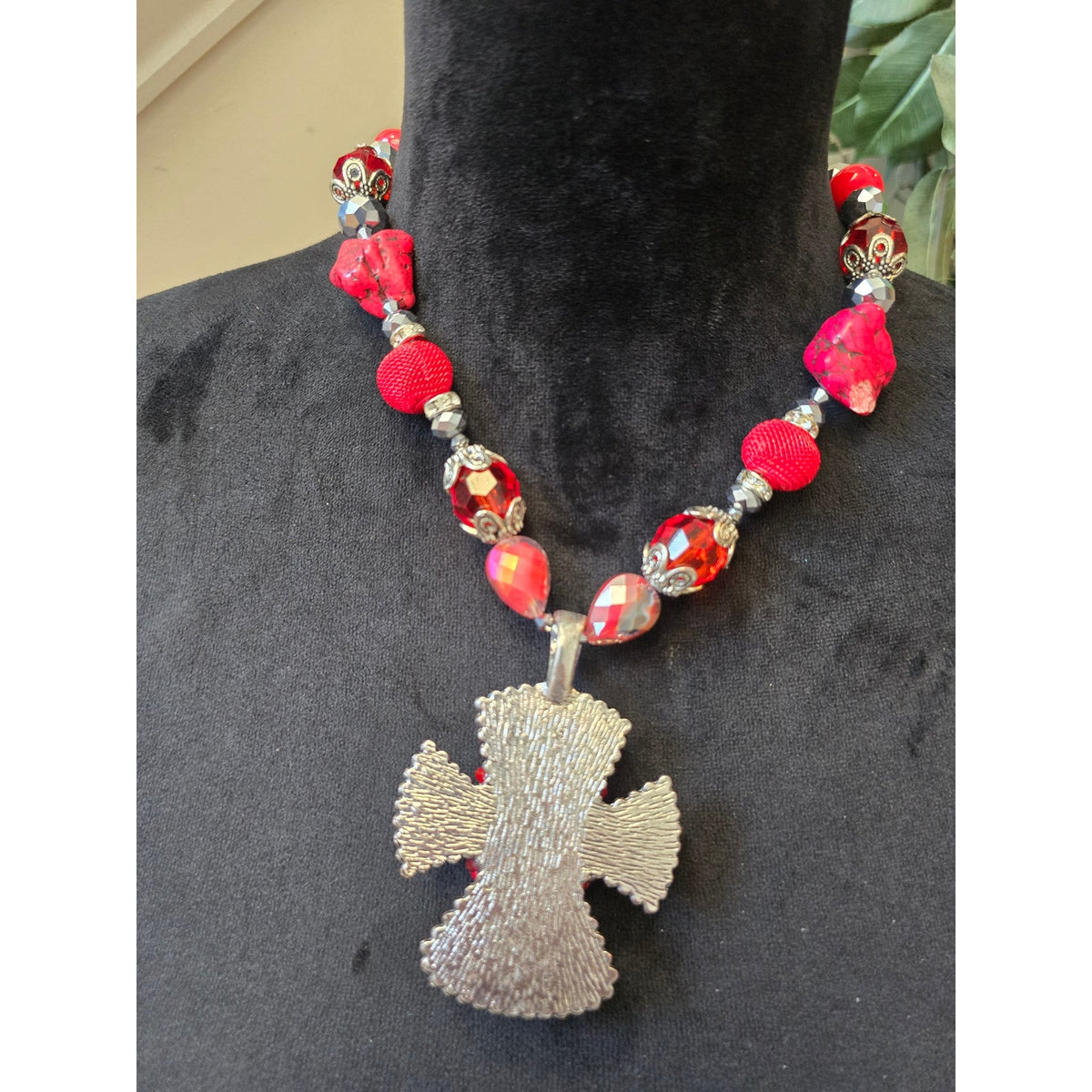 Fashion Jewelry Red Pink Faceted Crystal Beads Ornate Cross Pendant Necklace