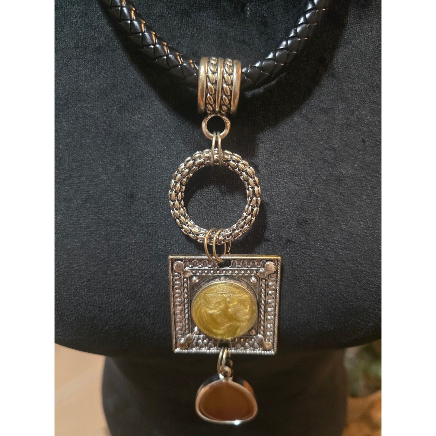 Women's Gold Tone Choker Necklace With Round Pendant Lobster Claw Clasp