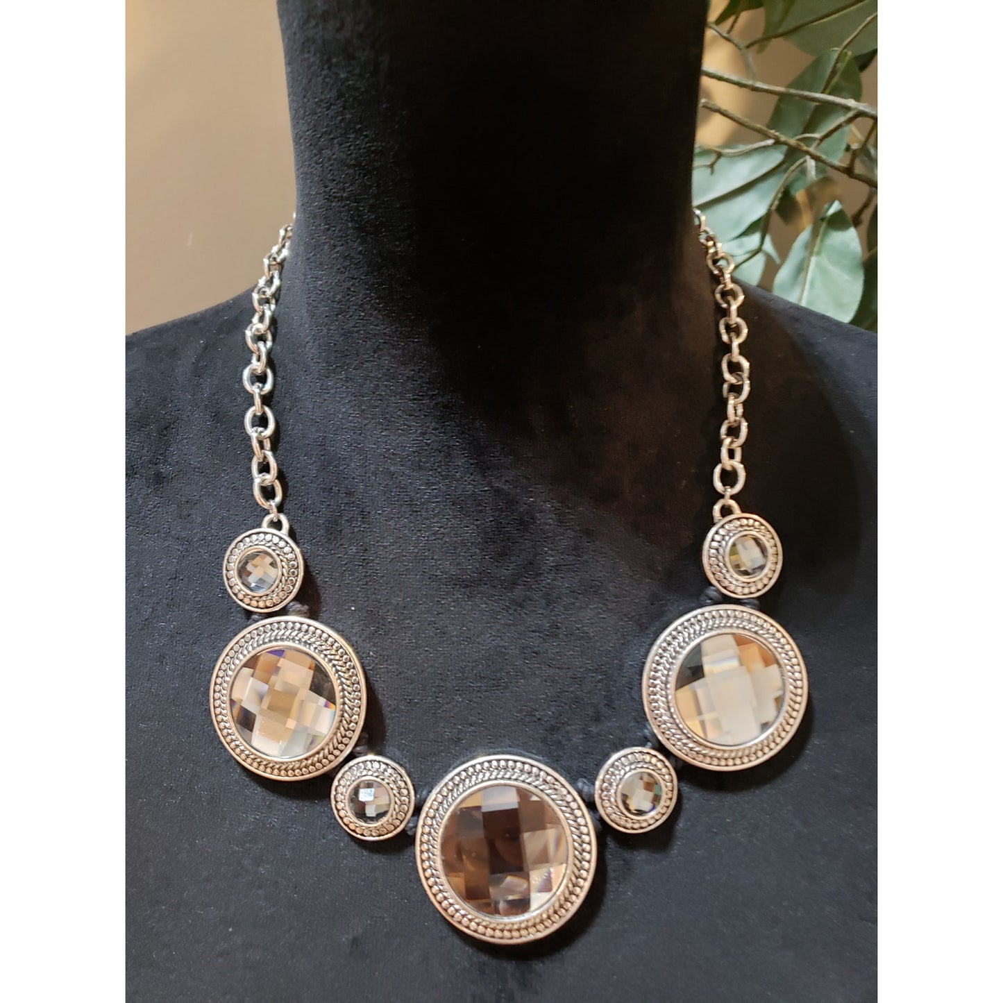 Women Fashion Silver Plated Encrusted Faceted Crystal Sparkle Statement Necklace