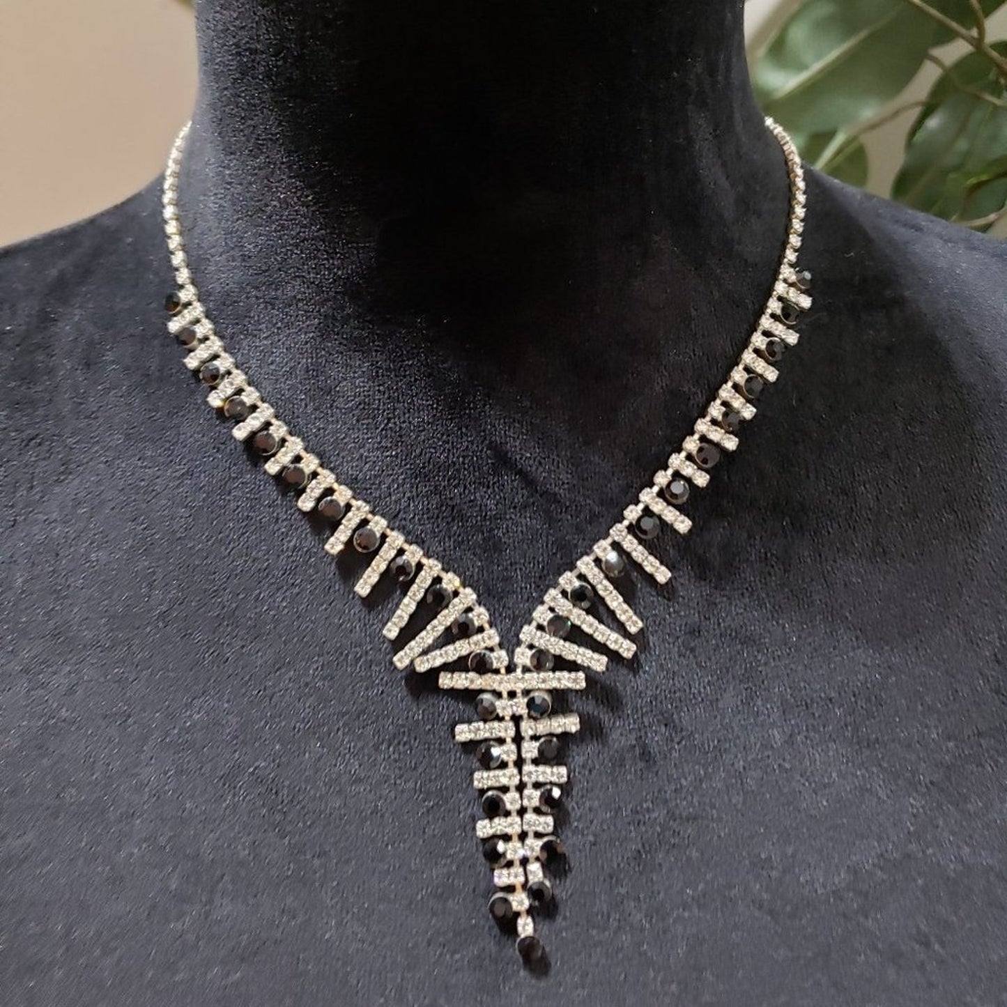 Womens Fashion Black White Shiny Rhinestones Collar Necklace with Lobster Clasp