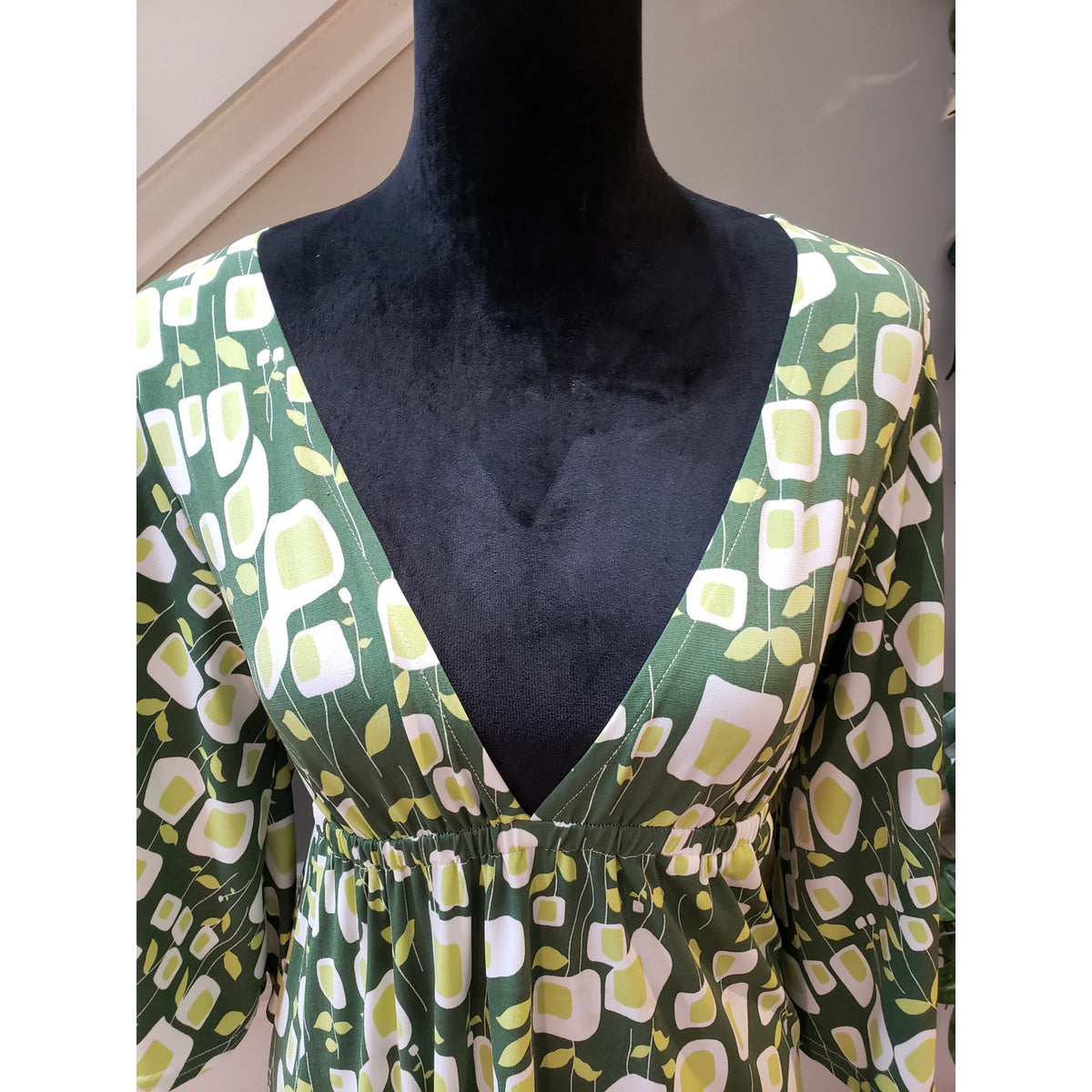 Uncle Frank Women's Size M Green Floral Print Dress Polyester Spandex Casual