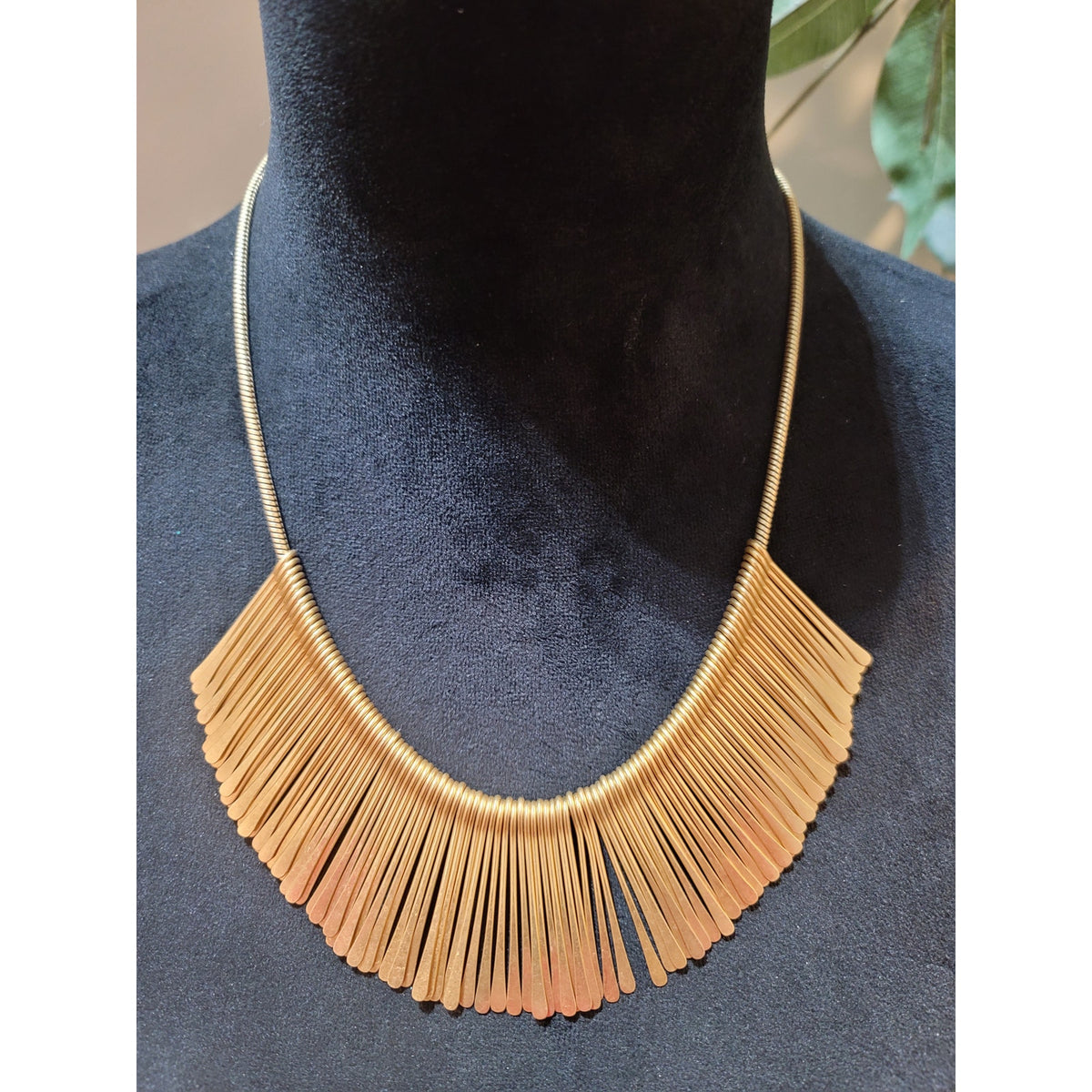 Stella & Dot Women's Gold Statement Necklace With Lobster Clasp Elegant Design