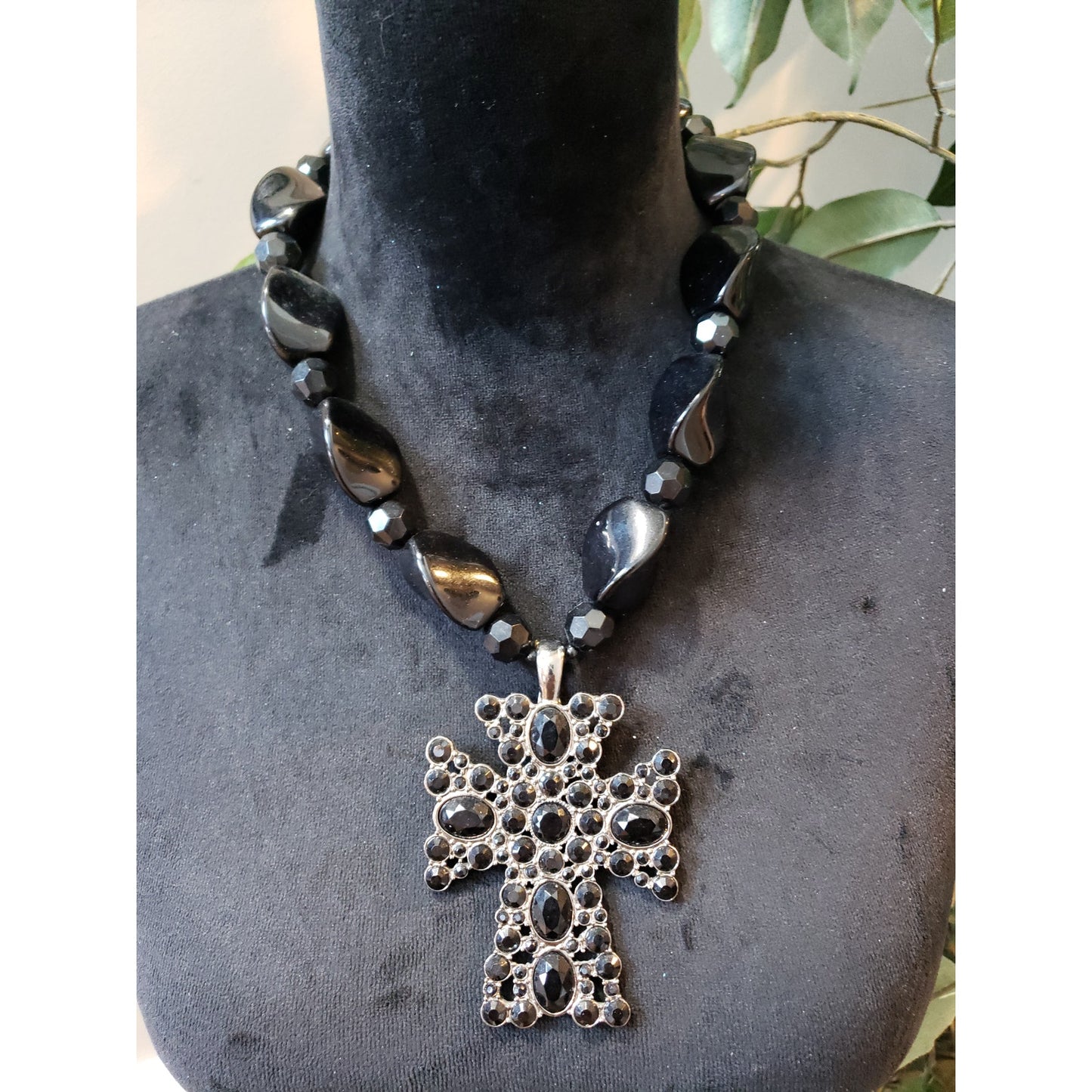 Womens Silver Tone Black Onyx Gemstone Encrusted Crucifix Pendant Necklace