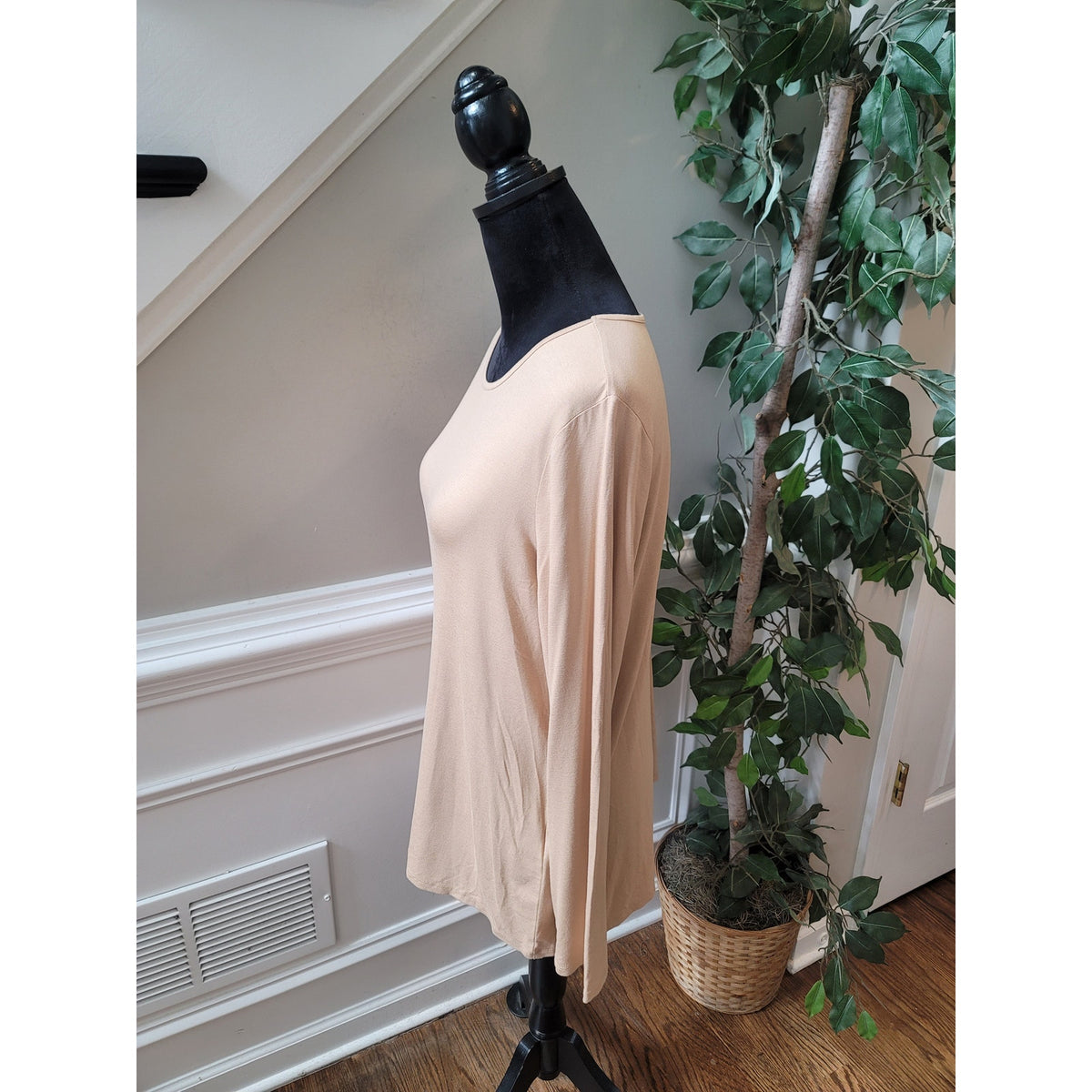 Chico's Top Women's Size 2/L Beige Long Sleeve Stretch Crew Neck Knit Blouse
