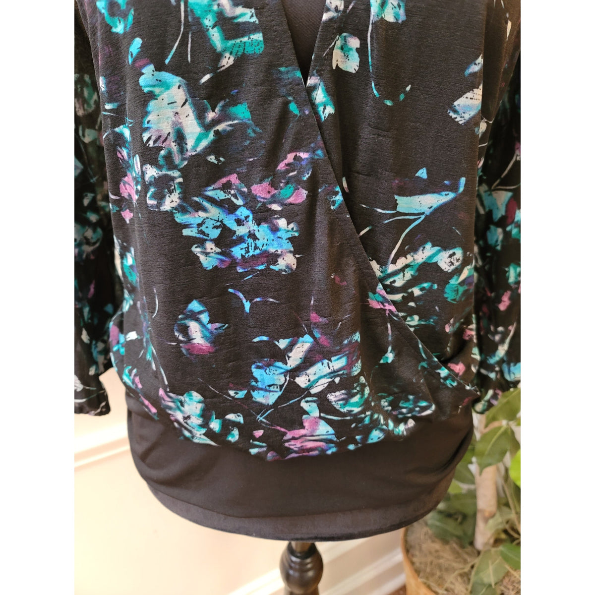 Jennifer Lopez Blouse Women's Medium Black Multicolor Floral Print Long Sleeve