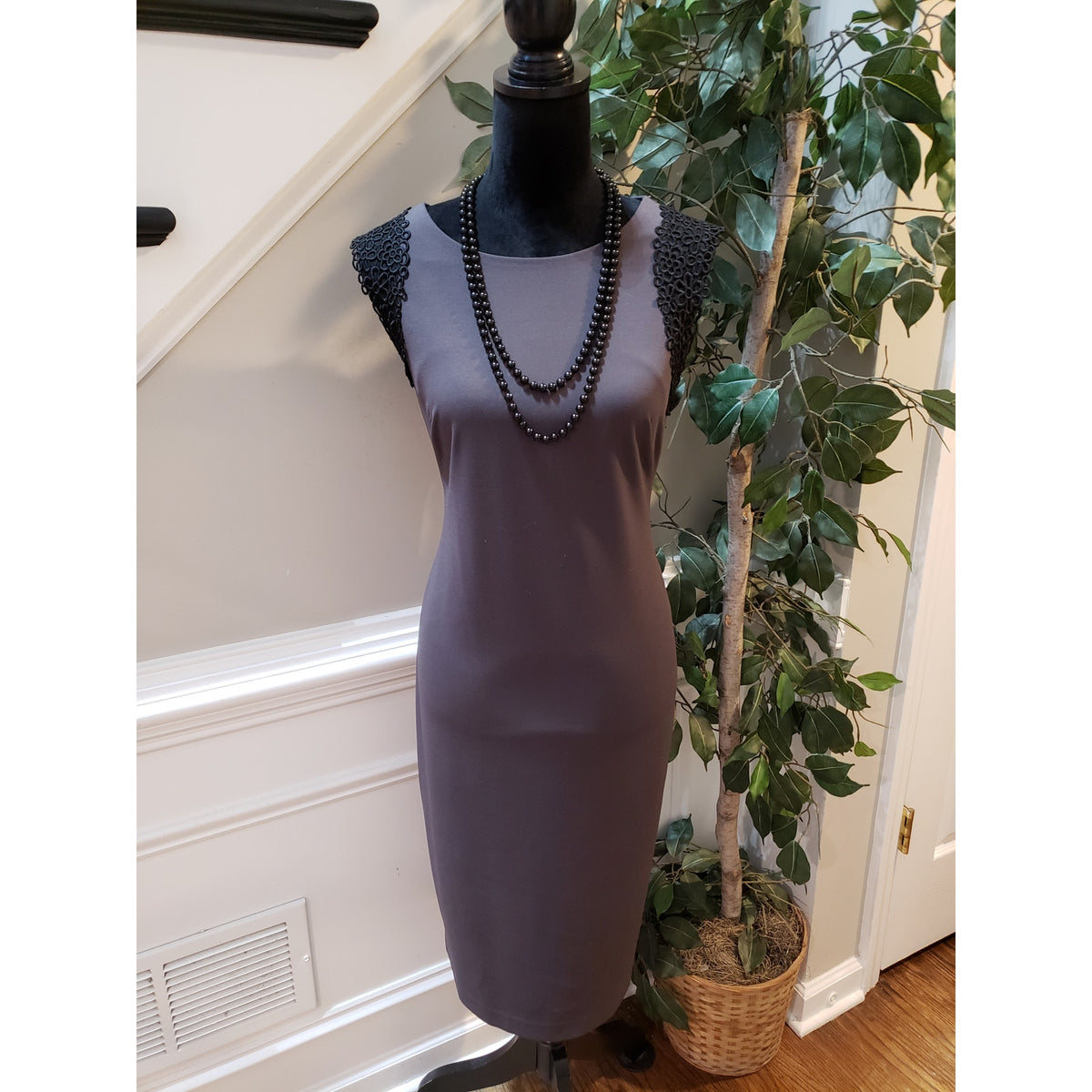 Calvin Klein Bodycon Dress Women 12 Gray Lace Trim Sleeveless Stretch Back Zip