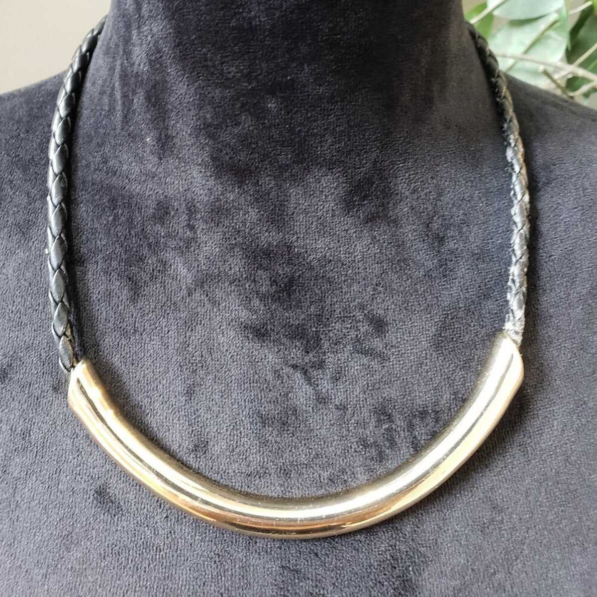 Vintage Womens Choker Gold Tone Pendant Black Suede Choker Necklace Jewelry