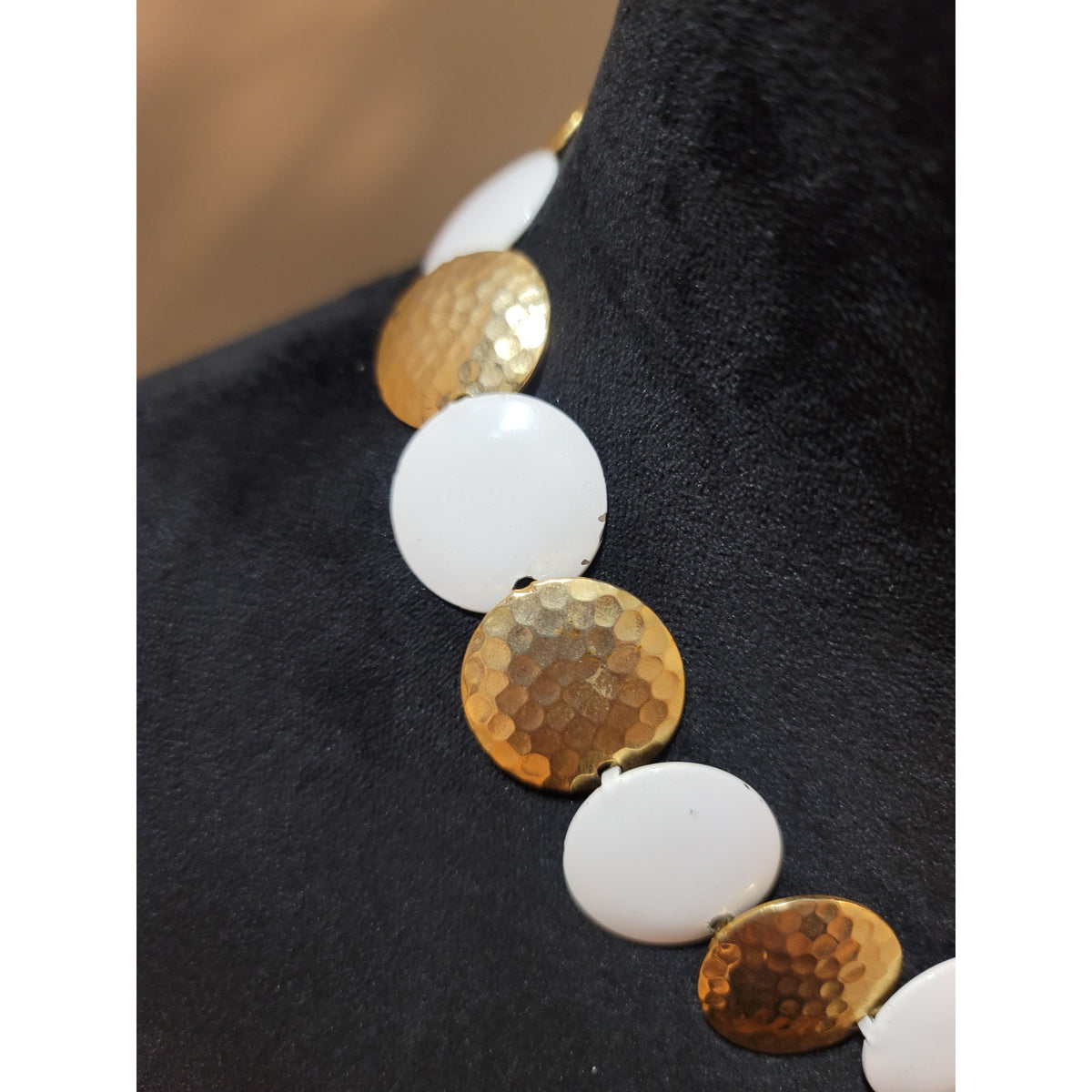 Women's White And Gold Hammered Disc Choker Necklace With Box Clasp Lock