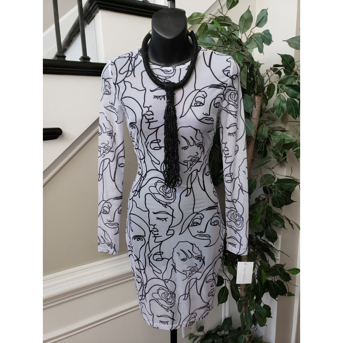 Le Runway Culture Women's White Face Print Crew Neck Long Sleeve Sheath Dress S