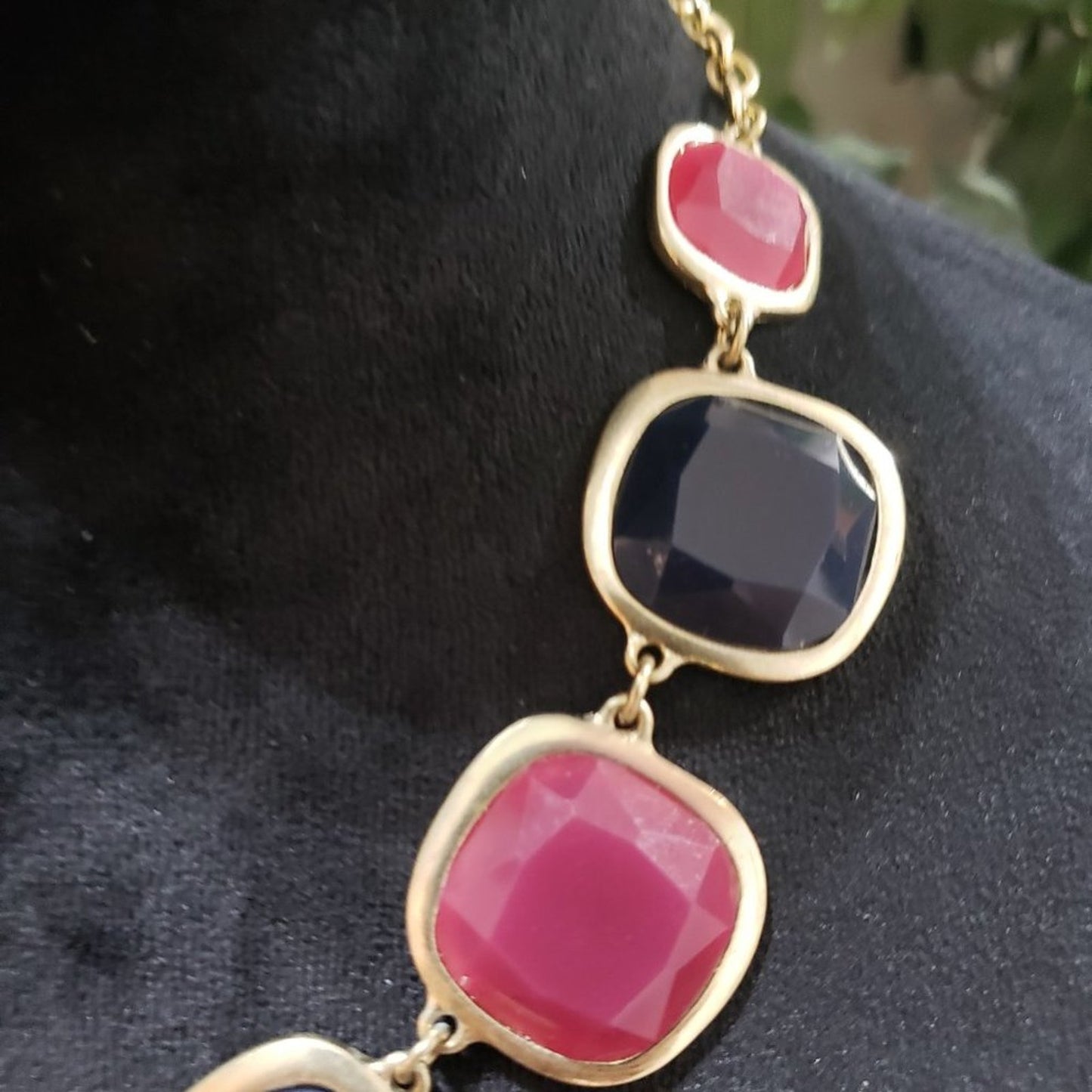 Womens Fashion Red Black Lucite Acrylic Stone Statement Necklace Lobster Clasp