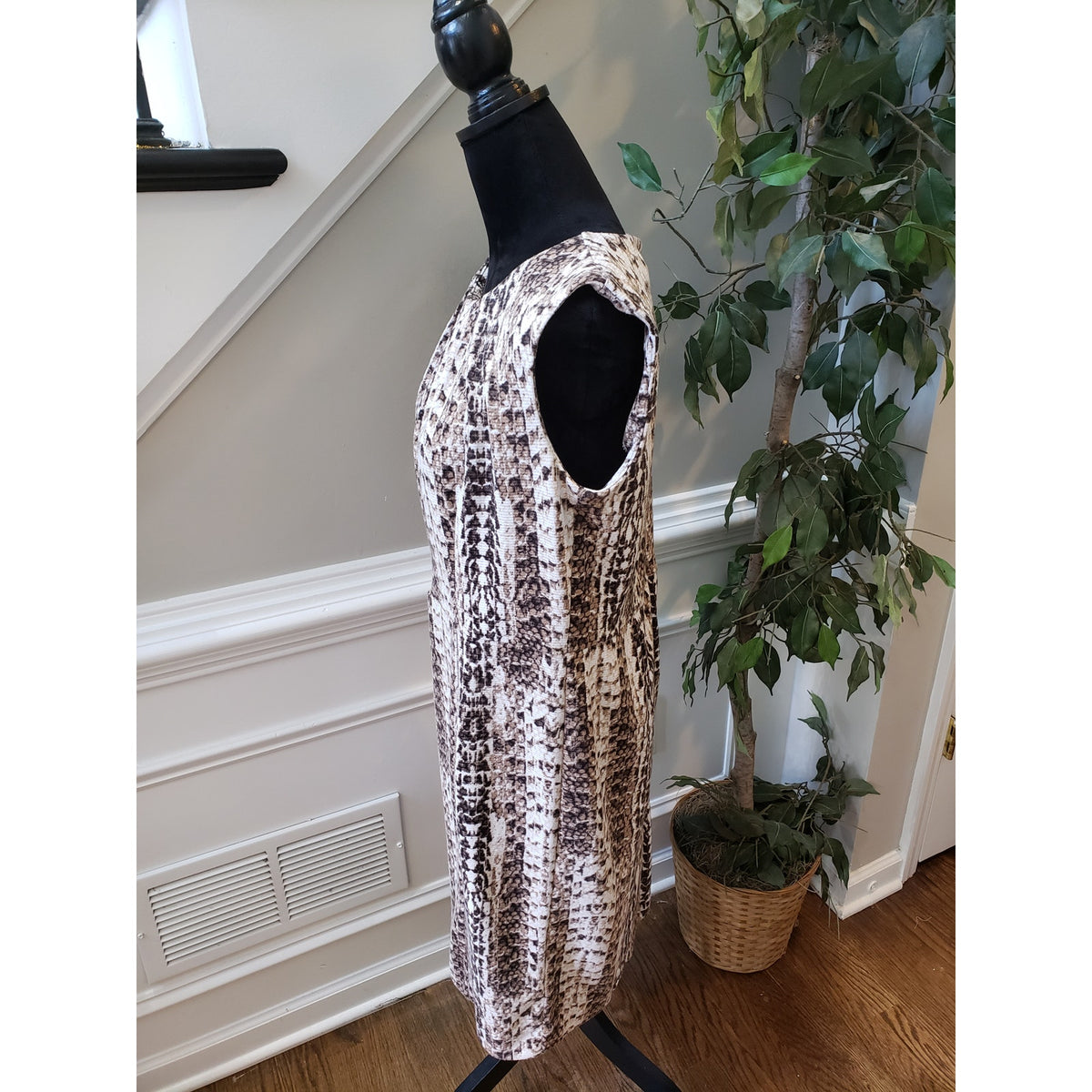 Dana Buchman Sheath Dress Women Size 10 Brown Beige Snakeskin Stretch Career