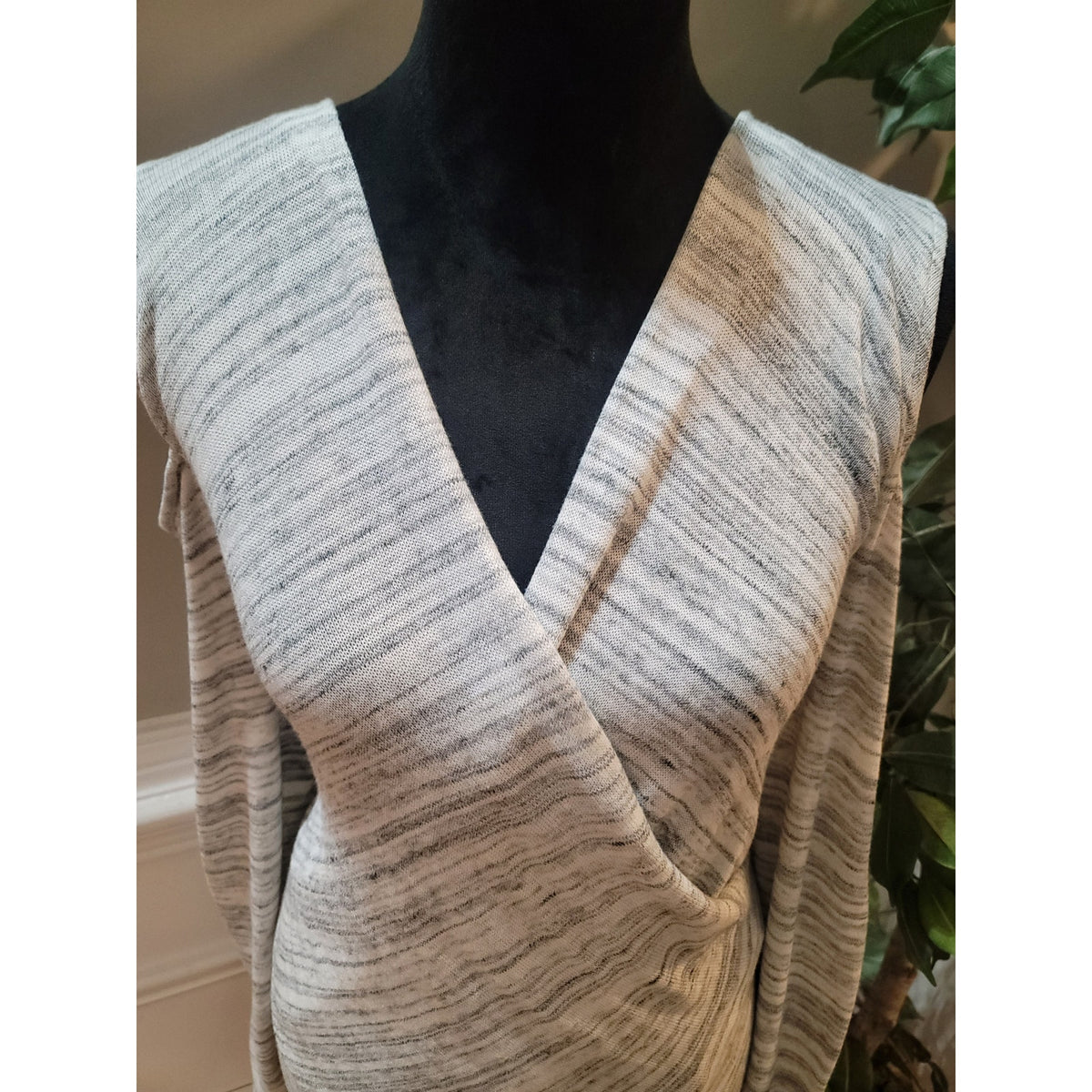 White House Black Market Wrap Sweater Womens Large White Space-Dye Cold Shoulder