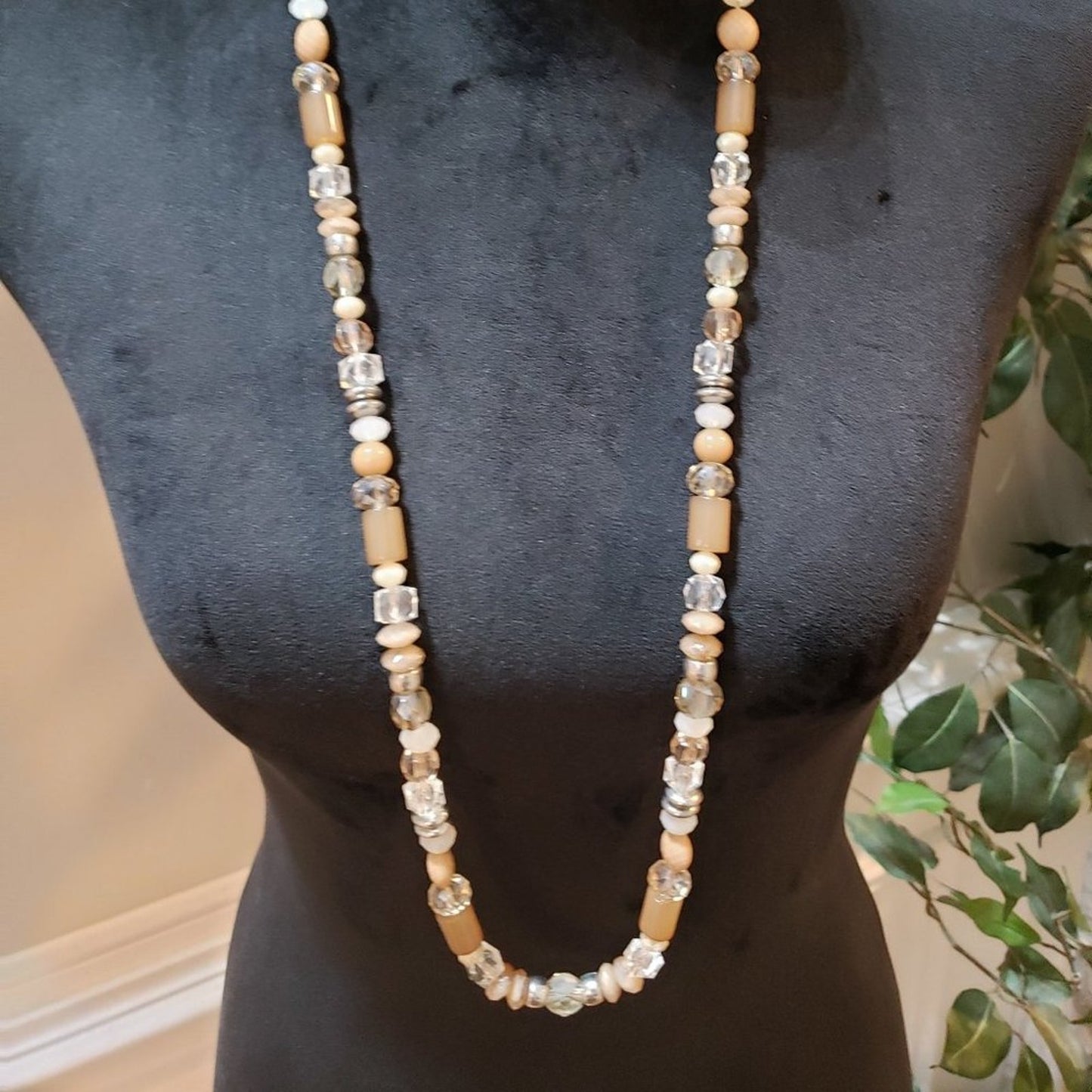 Womens Fashion Clear Cloudy Translucent Beads Collar Necklace with Lobster Clasp