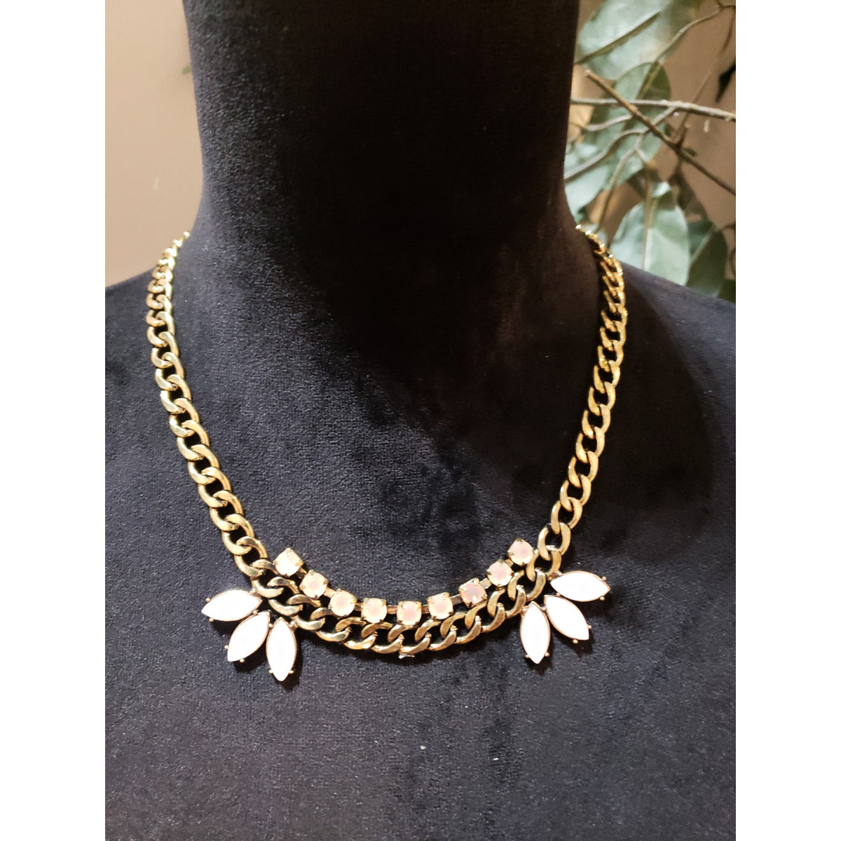 Womens Gold Tone Faceted White Teardrop Beads Collar Necklace