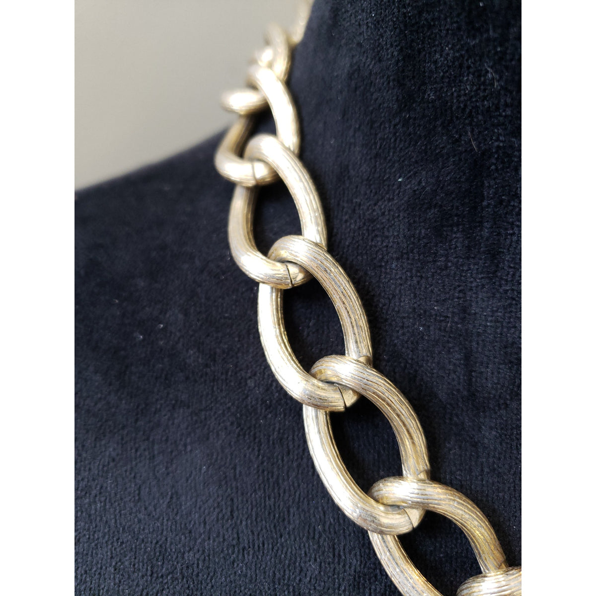 Womens Fashion Gold Tone  Curb Link Chain Collar Necklace with Toggle Clasp