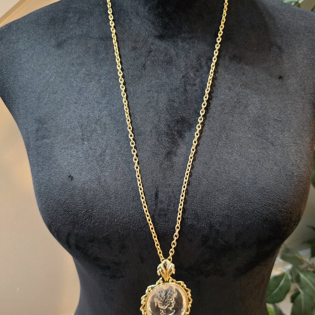 Womens Gold Tone Frosted Lady Intaglio Cameo Pendant Necklace with Lobster Clasp