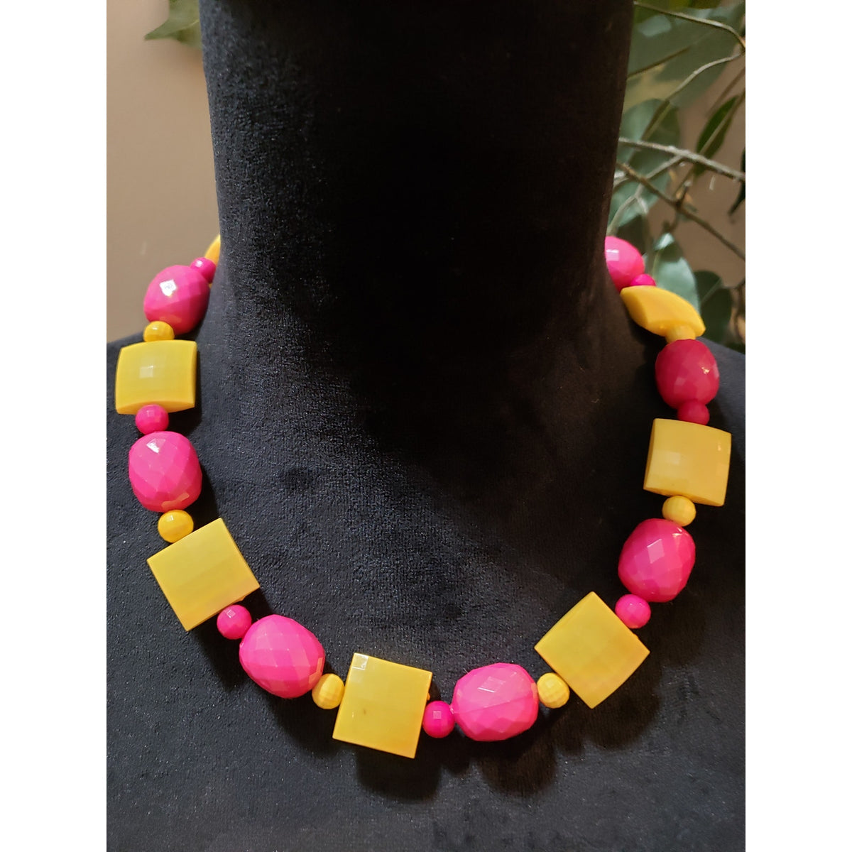 Womens Fashion Yellow Pink Multi-Shape Faceted Acrylic Beads Necklace Jewelry