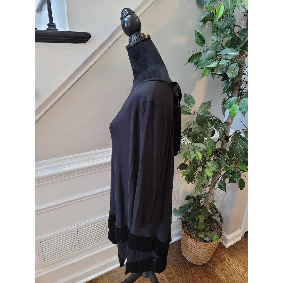 Cha Cha Vente Blouse XL Black Stretch Scoop Neck Tie Back Long Sleeve Pullover