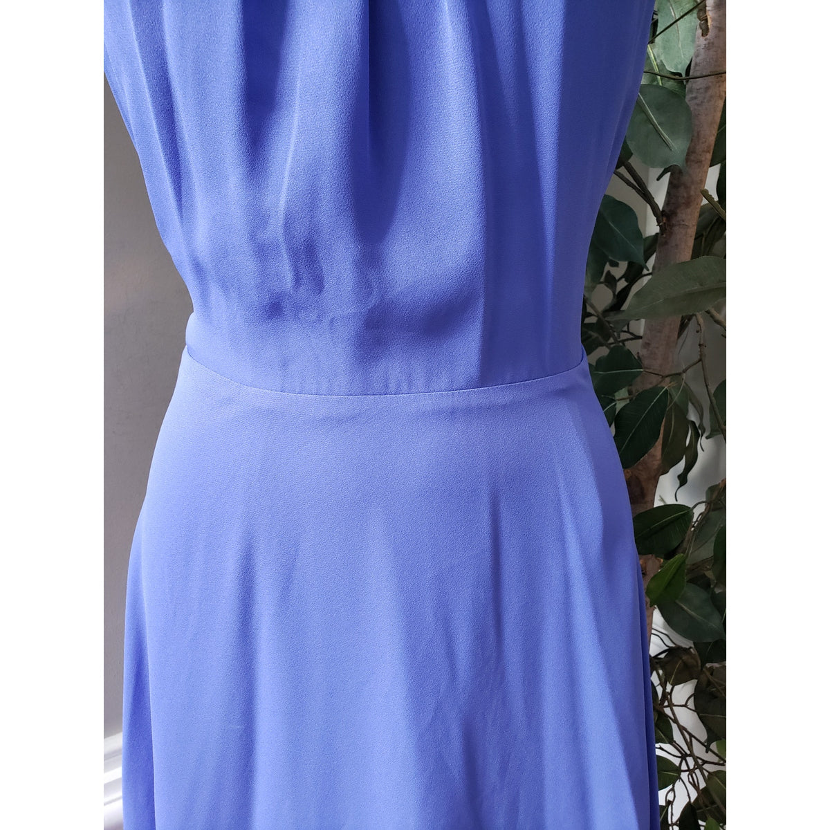 Express Knee Length Dress Women's Size 8 Blue Sleeveless Pleated Keyhole Back