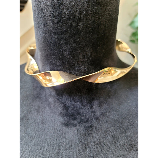 Gold Tone Twisted Wave Collar Choker Necklace Minimalist Modern Statement
