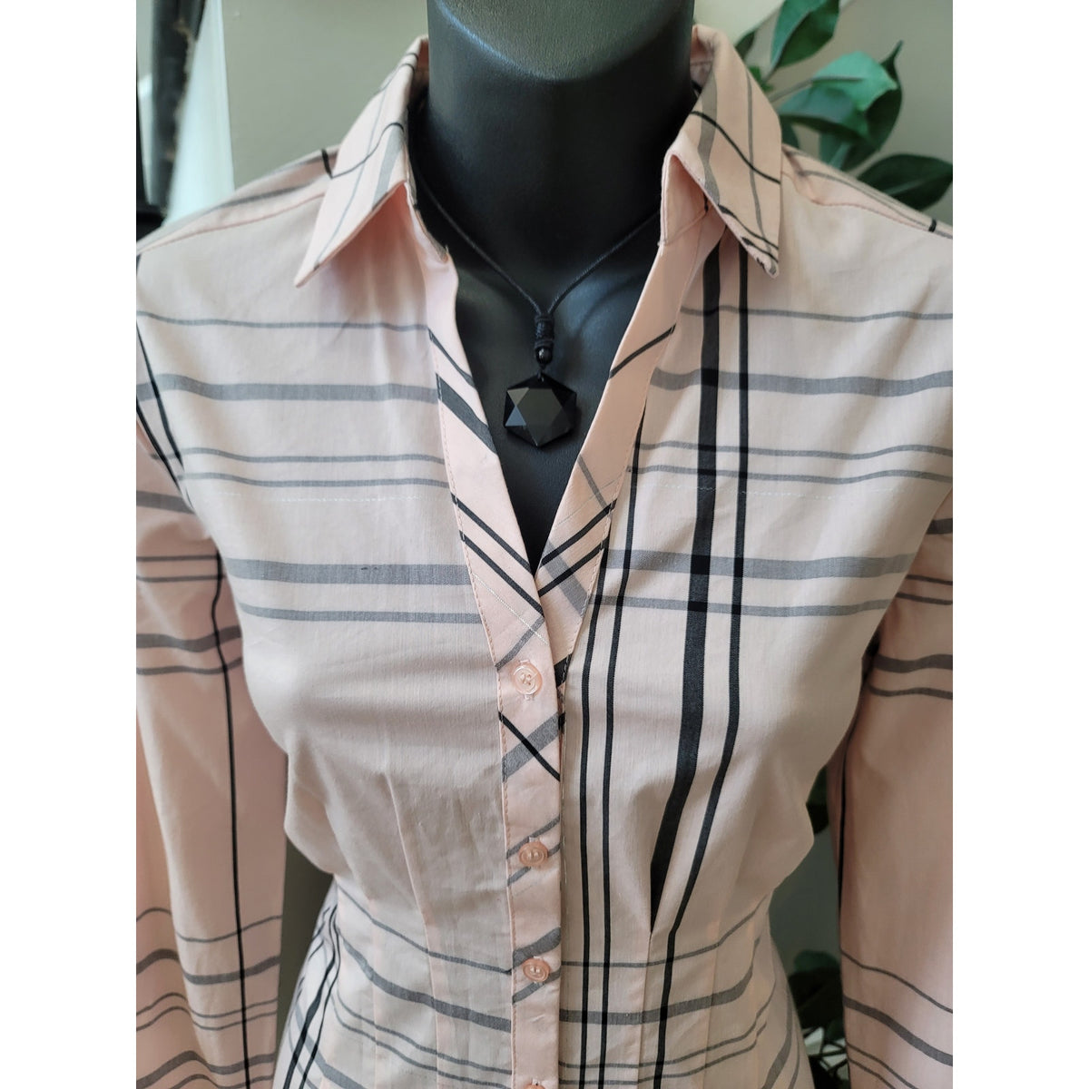 NY&Co Stretch Blouse Women's Size XS Pink Plaid Button Front Shirt Long Sleeves